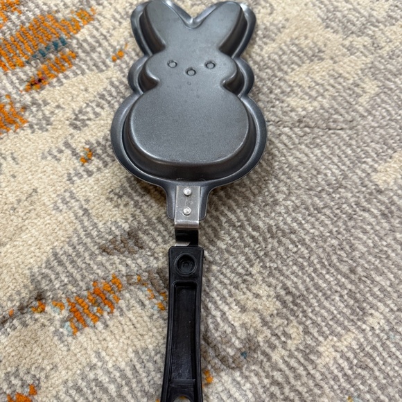 Peeps Pancake Skillet Bunny Easter Rabbit Pan Mold Frankford Candy, Cook Ware - Picture 4 of 4